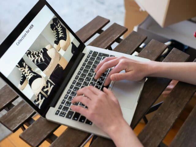 Direct to Consumer: The Golden Guidelines for a Service Model that Sells