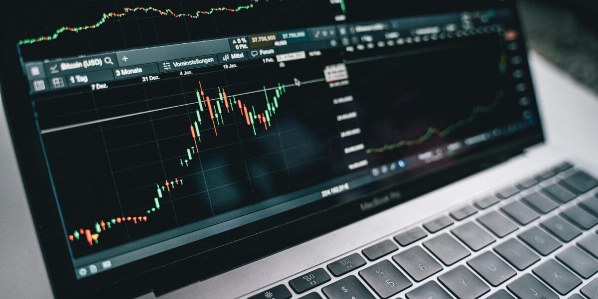 The End of “Wait and See”: Self-Optimising Financial Services in 2026